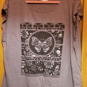 2/$15 Butterfly print Tshirt XXL